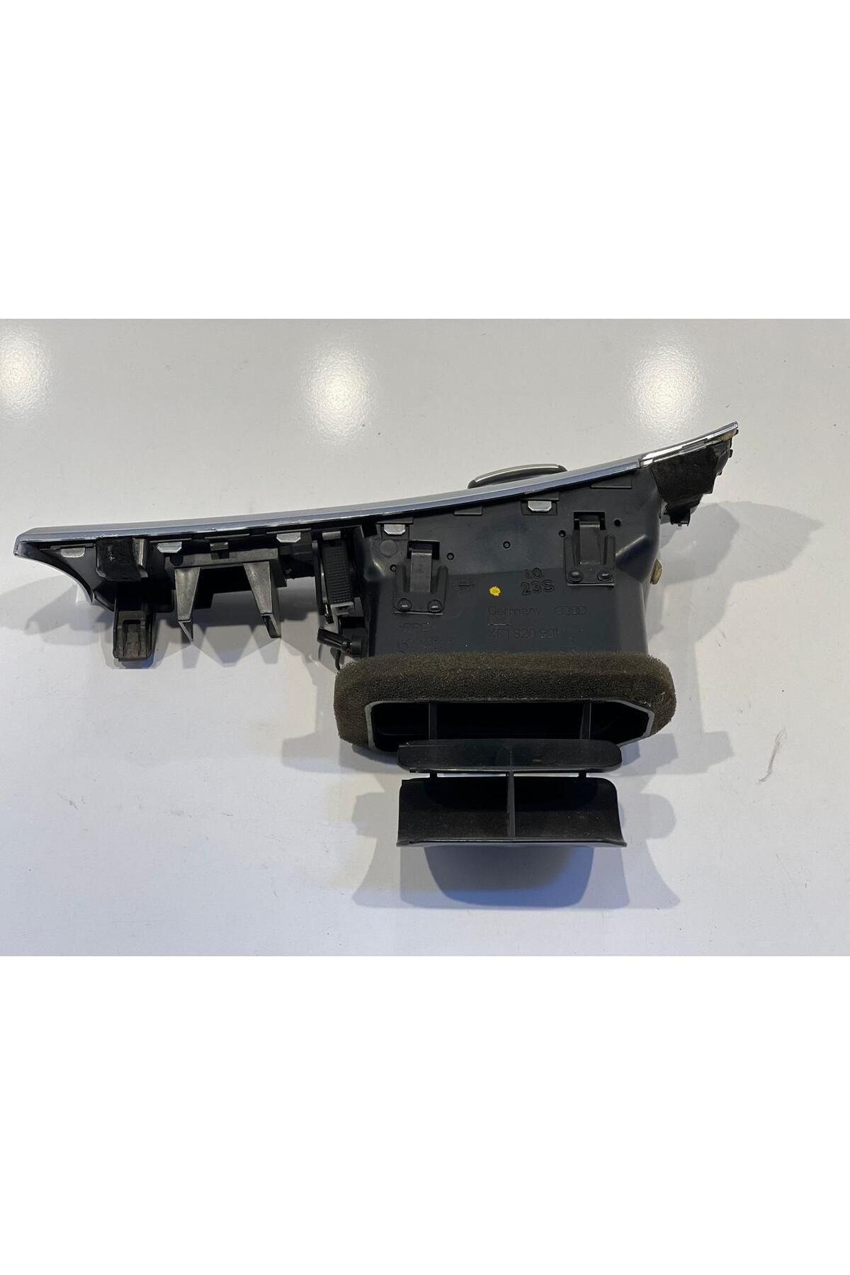 4F1820902D 4F1820901D AUDİ A6 KALORİFER IZGARASI (SAĞ) 4F1820902D 4F1820901D AUDİ A6 KALORİFER IZGARASI (SAĞ)