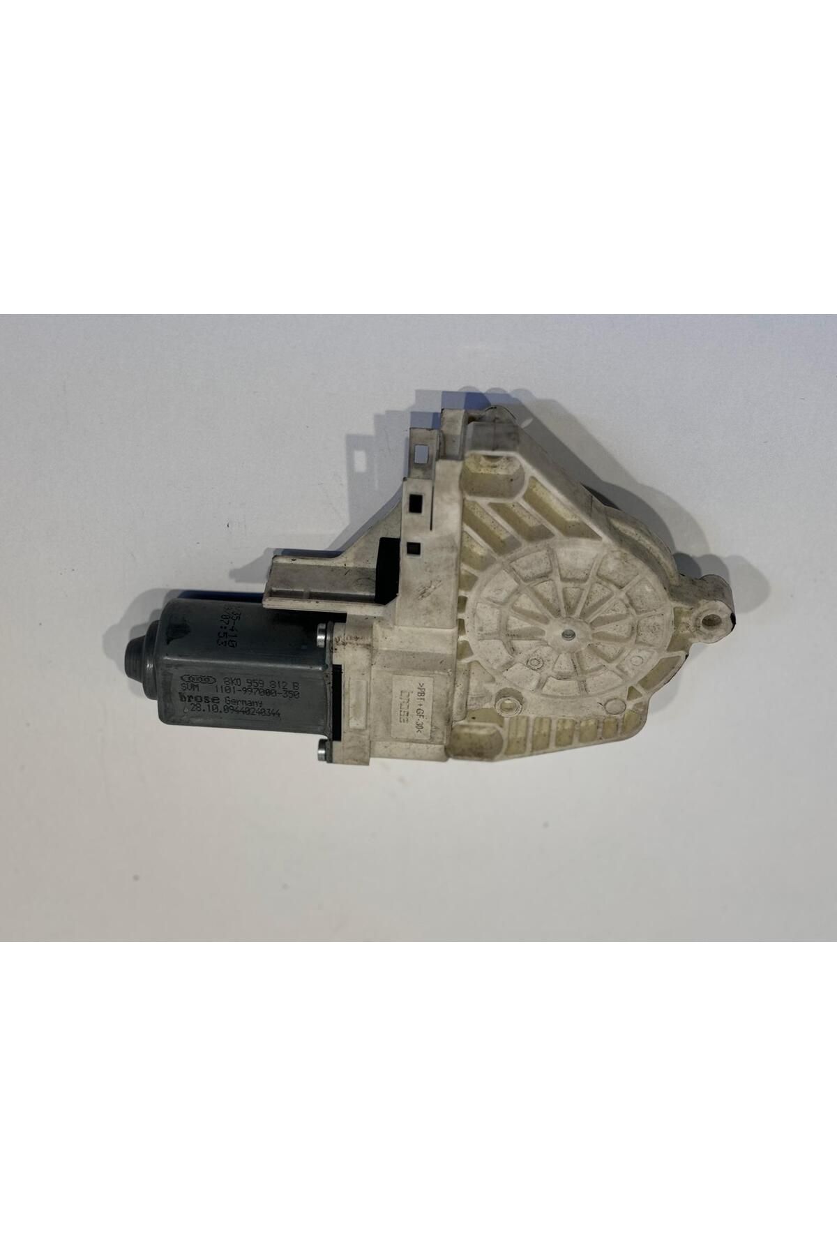 8K0959812B AUDİ A4 A5 SAĞ ARKA CAM MOTORU 8K0959812B AUDİ A4 A5 SAĞ ARKA CAM MOTORU