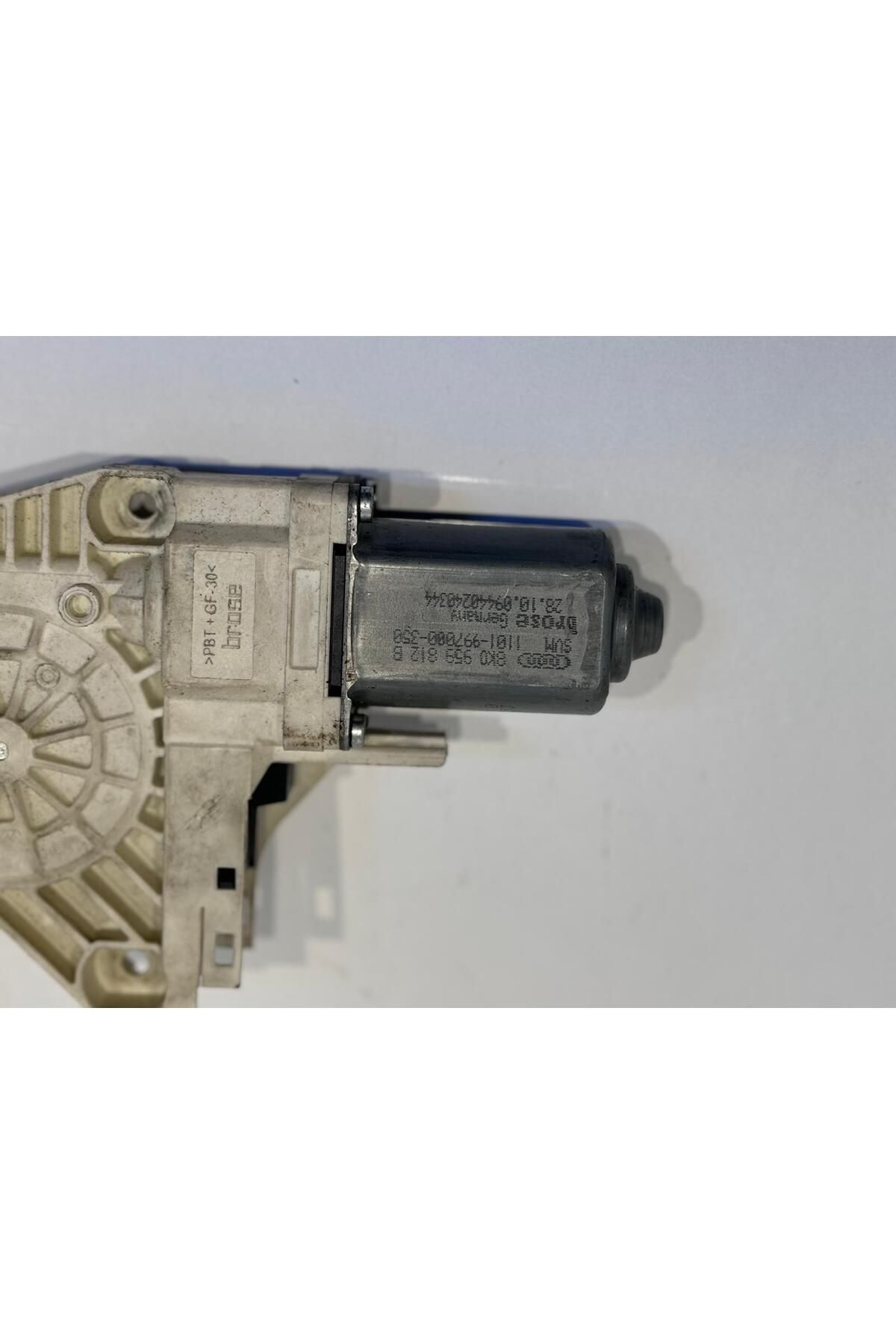 8K0959812B AUDİ A4 A5 SAĞ ARKA CAM MOTORU 8K0959812B AUDİ A4 A5 SAĞ ARKA CAM MOTORU