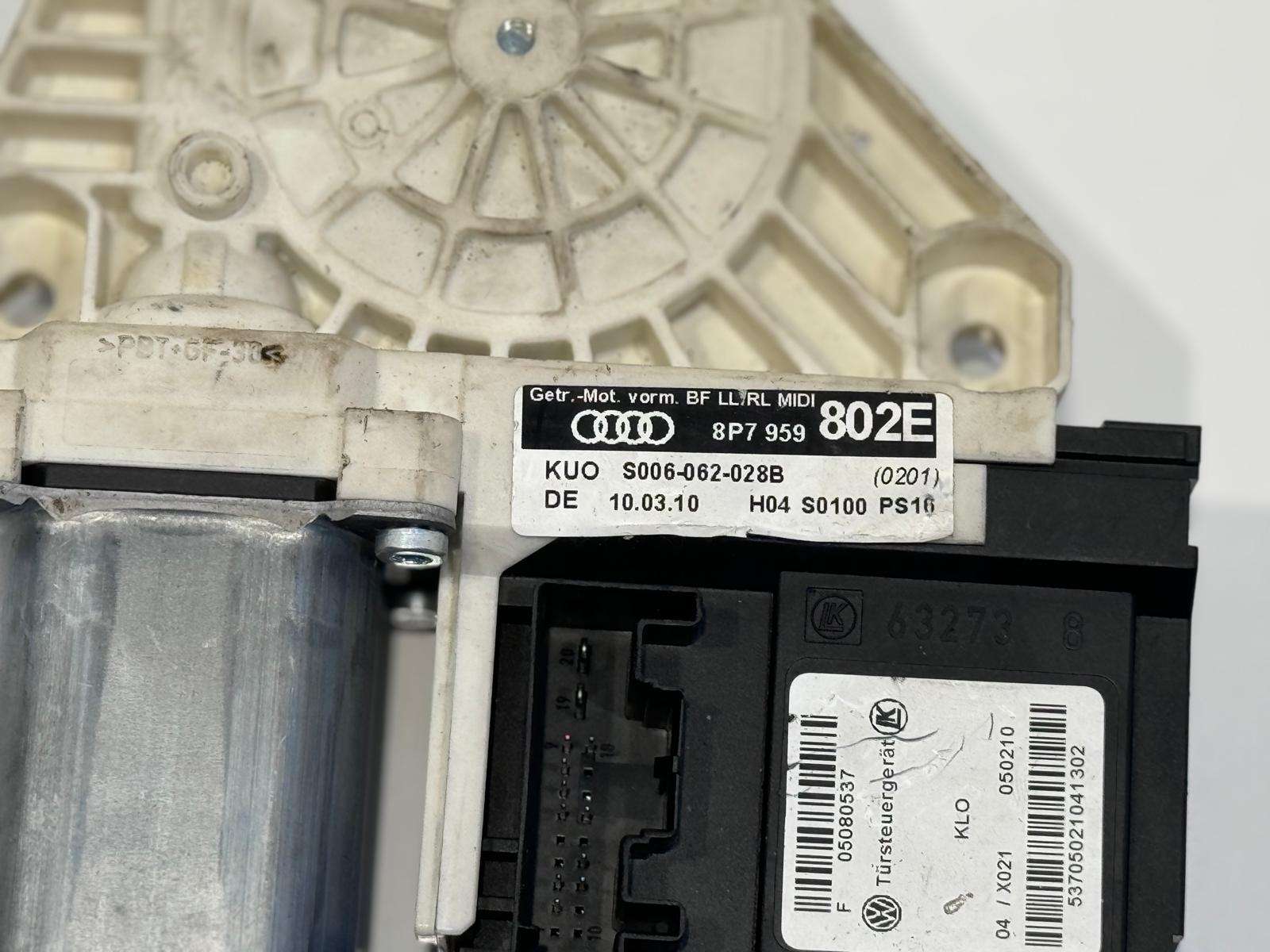 8P7959802E AUDİ A3 2008-12 SAĞ ÖN CAM MOTORU 8P7959802E AUDİ A3 2008-12 SAĞ ÖN CAM MOTORU