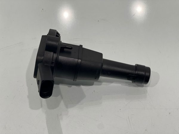 03F907660D VW Motor Yağı Seviye Sensörü Audi Volkswagen