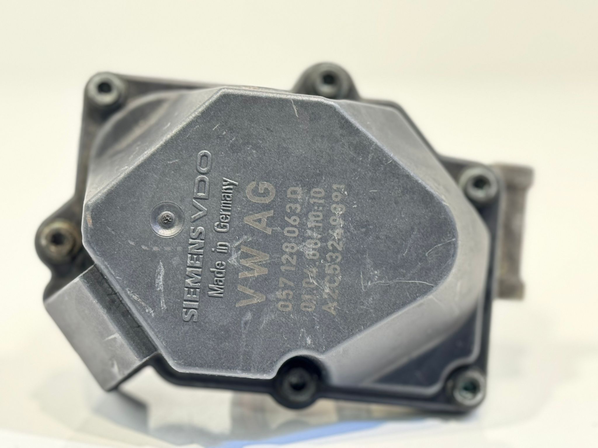 Audi gaz kelebeği A2C5324981 – A8 D3, A8 D4, Q7 ve VW Touareg (7P5, 7P6) modelleri ile uyumlu, VDO / Continental üretimi throttle body.