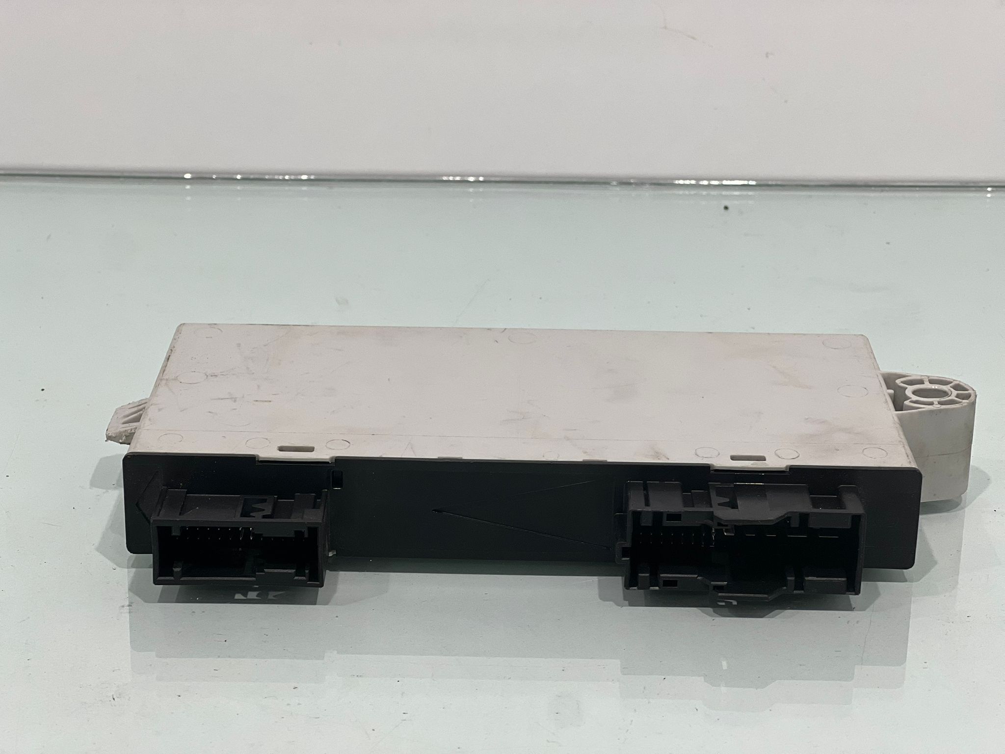 BMW CAS4 Beyni – Parça No: 5WK50722NBR. Orijinal BMW elektronik kontrol modülü.