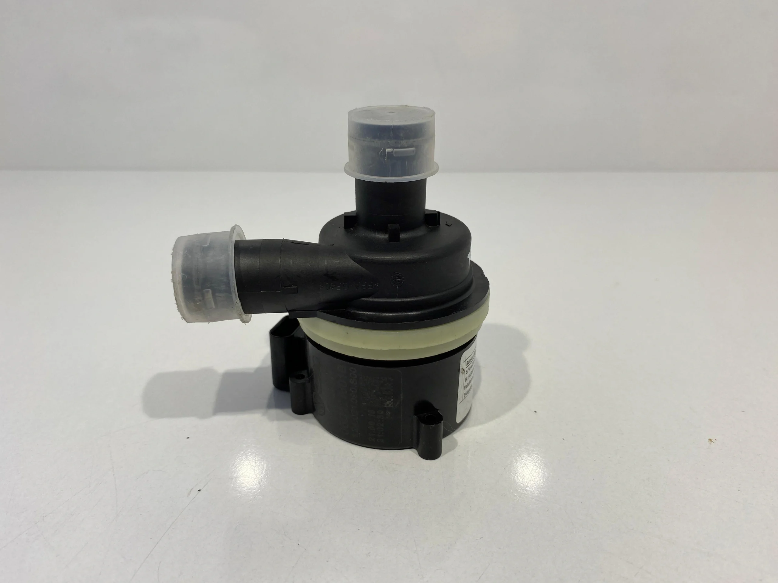 İlave Ek Su Pompası AUDİ – Parça No: 06D121601B. Orijinal Audi ve VW uyumlu motor yedek parçası.
