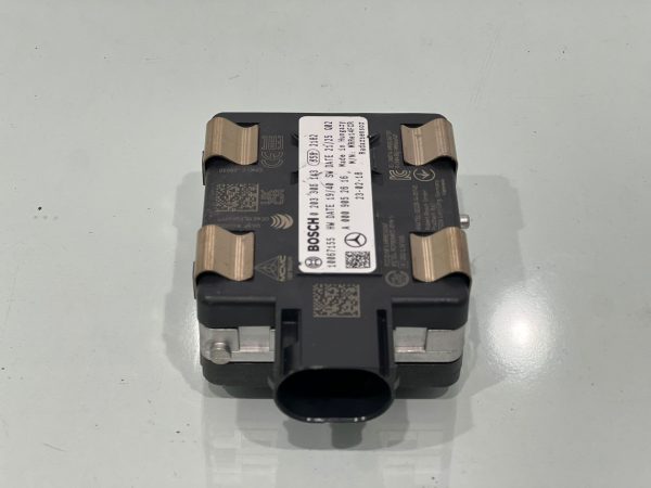 Mercedes W177 Ön Radar Beyni – Parça No: A0009052616 / 0009052616 / 0203305143. Orijinal ön radar sensör beyini yedek parçası.