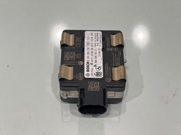 Mercedes W205 Ön Radar Sensör Beyni – Parça No: A0009058913. Orijinal ön radar sensör beyini yedek parçası.