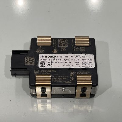 Mercedes W205 Ön Radar Sensör Beyni – Parça No: A0009058913. Orijinal ön radar sensör beyini yedek parçası.
