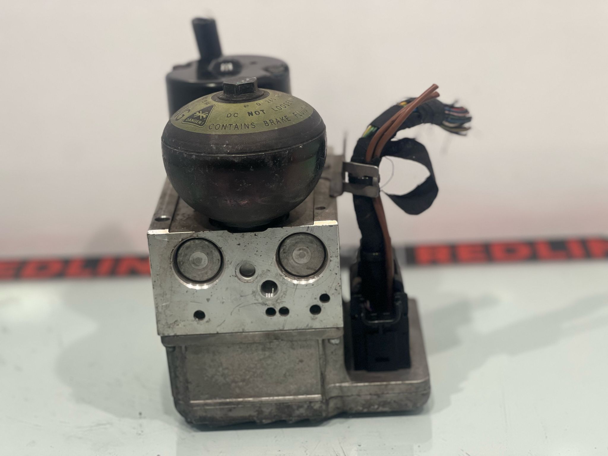 Mercedes W211 ABS SBC Hidrolik Pompa – Parça No: A0054315012 / A0094312712. Orijinal ABS ve SBC hidrolik pompası