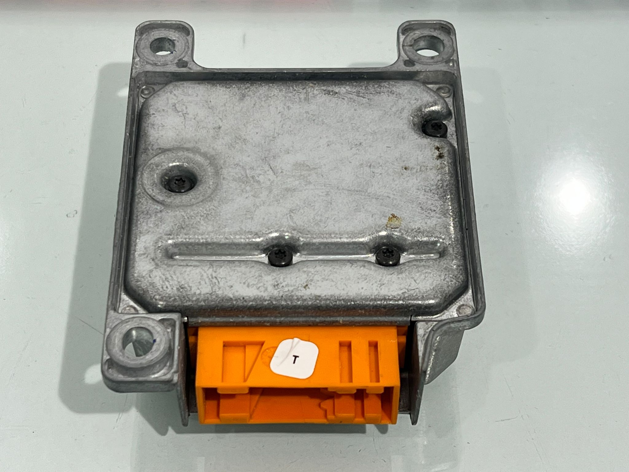 Peugeot 206 airbag (hava yastığı) beyni – Parça No: 550541500, güvenlik sistemi ECU modülü.