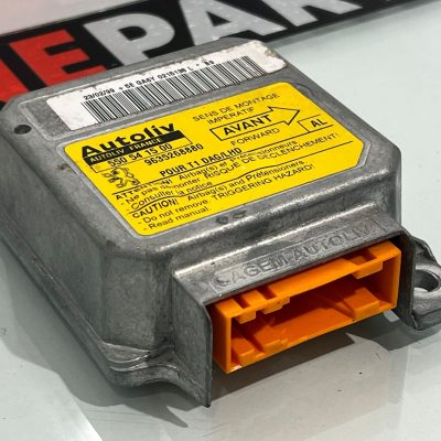 Peugeot 206 airbag (hava yastığı) beyni – Parça No: 550541500, güvenlik sistemi ECU modülü.