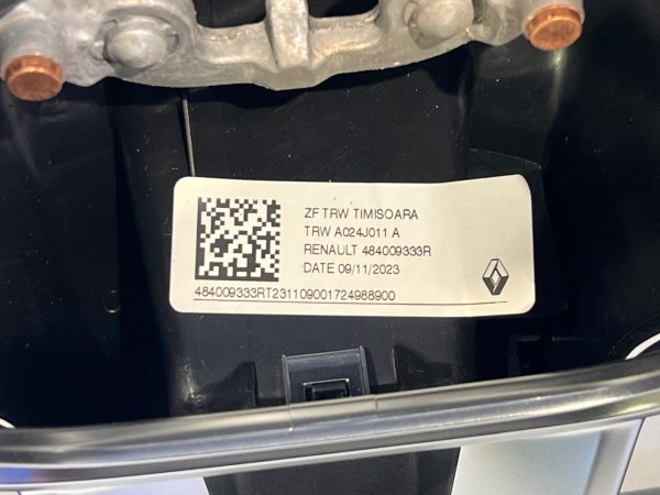 Renault Megane IV ve Clio V direksiyon simidi – Parça No: 484009333R, orijinal OEM yedek parça.