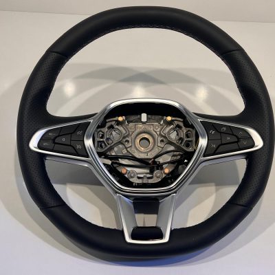 Renault Megane IV ve Clio V direksiyon simidi – Parça No: 484009333R, orijinal OEM yedek parça.
