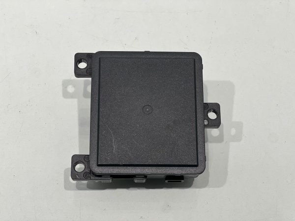 VW Golf ve Seat Leon ön radar beyni – Parça No: 203305626, 5WA907561. Orijinal radar kontrol ünitesi.